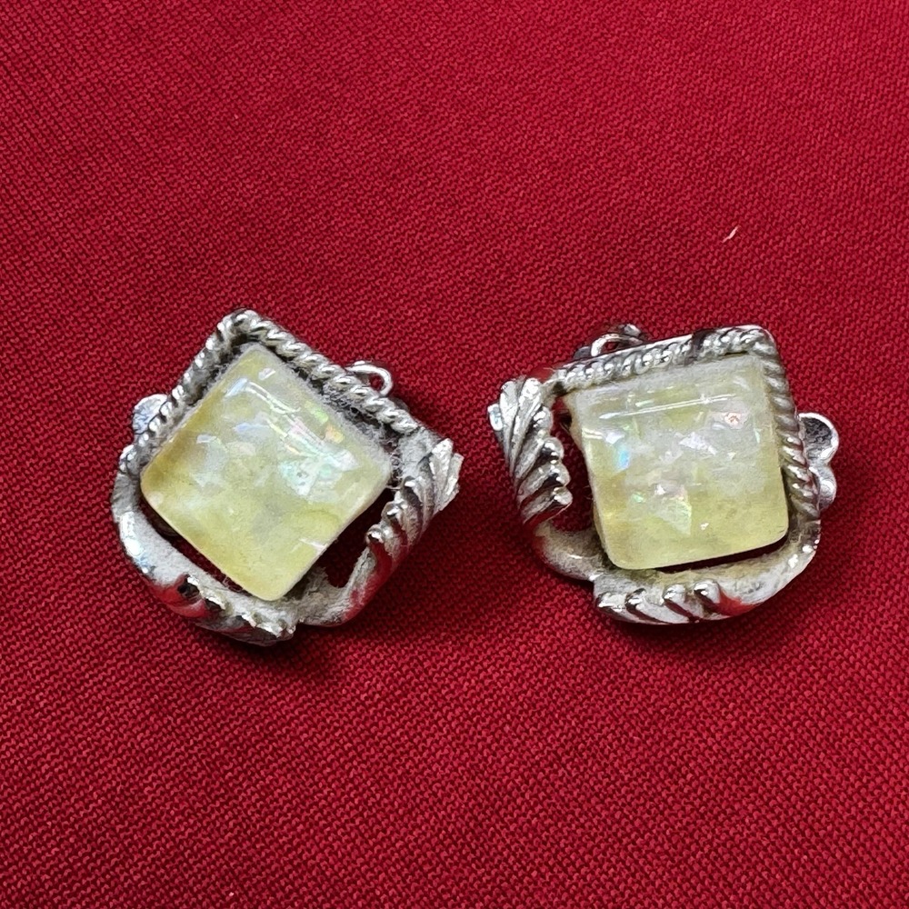 Vintage Coro Signed Gold-tone square clip earrings yellow